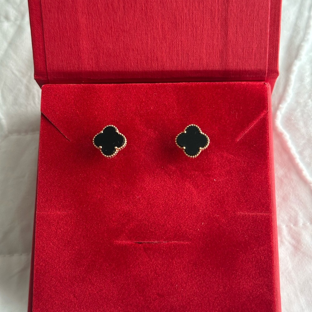 Clover Onyx Earrings, sterling silver, gold plated